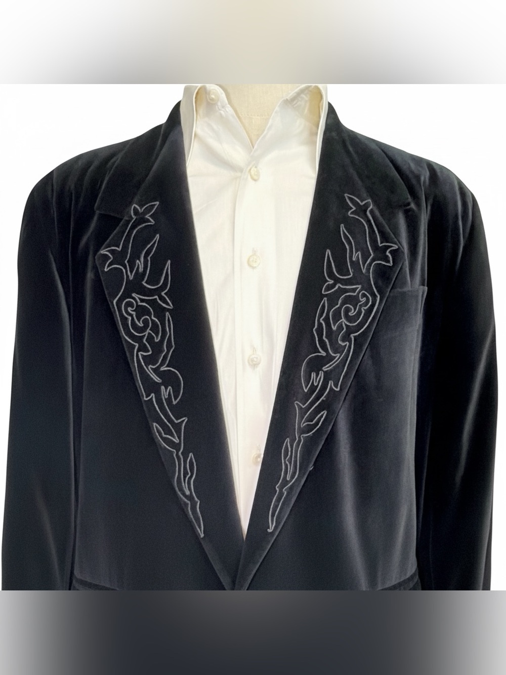 Byblos Men’s Black Velvet Embroidered Blazer / Tux Jacket | Italy | 40R (US) - Picture 5 of 13